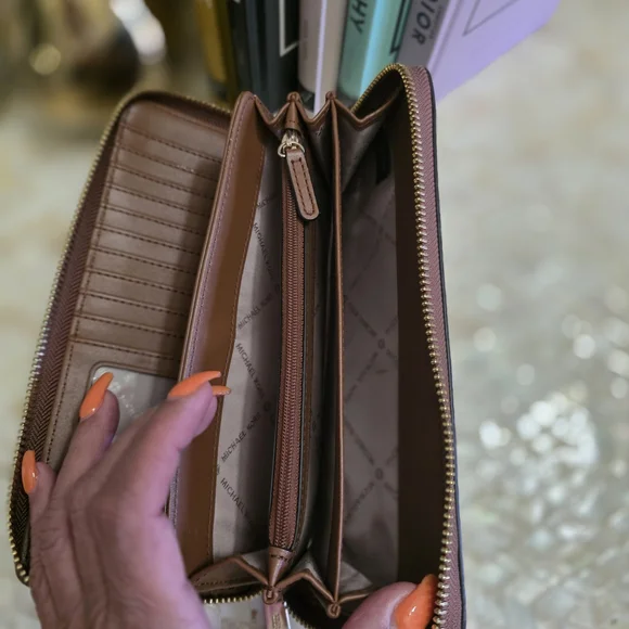 EUC Michael Kors Brown Leather Zip Wallet - Picture 3 of 4